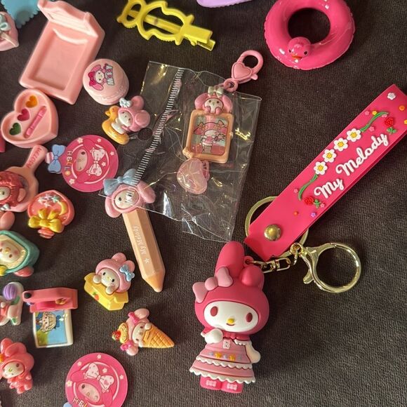 Hello Kitty and Friends Assorted Toy Collection Pack Charms Key Rings Hair Clips - Picture 2 of 7